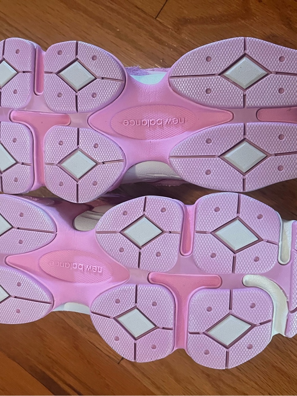 New Balance 9060 in Overdye Pink - Picture 4 of 5